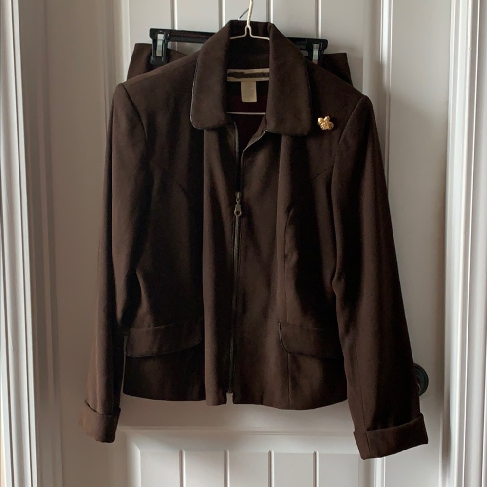 Cocoa brown suit broach NOT INCLUDED